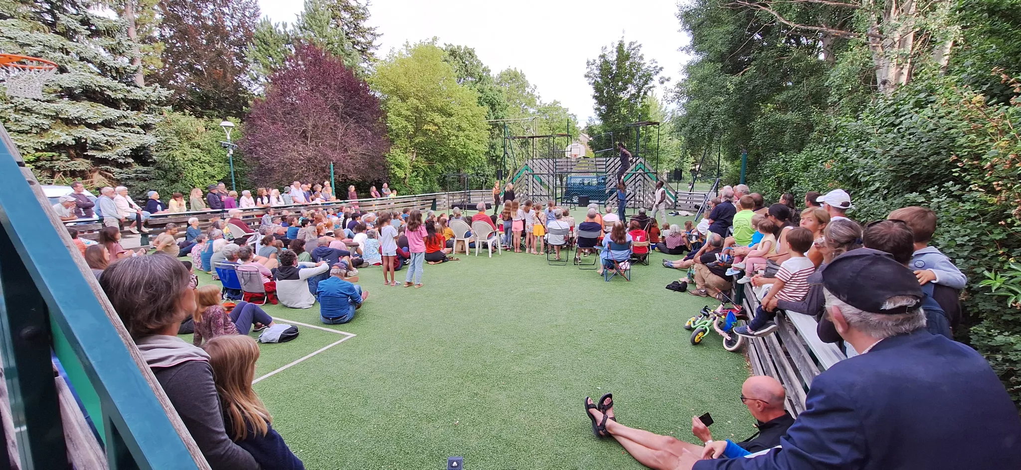 spectacle de t'es rien sans la terre